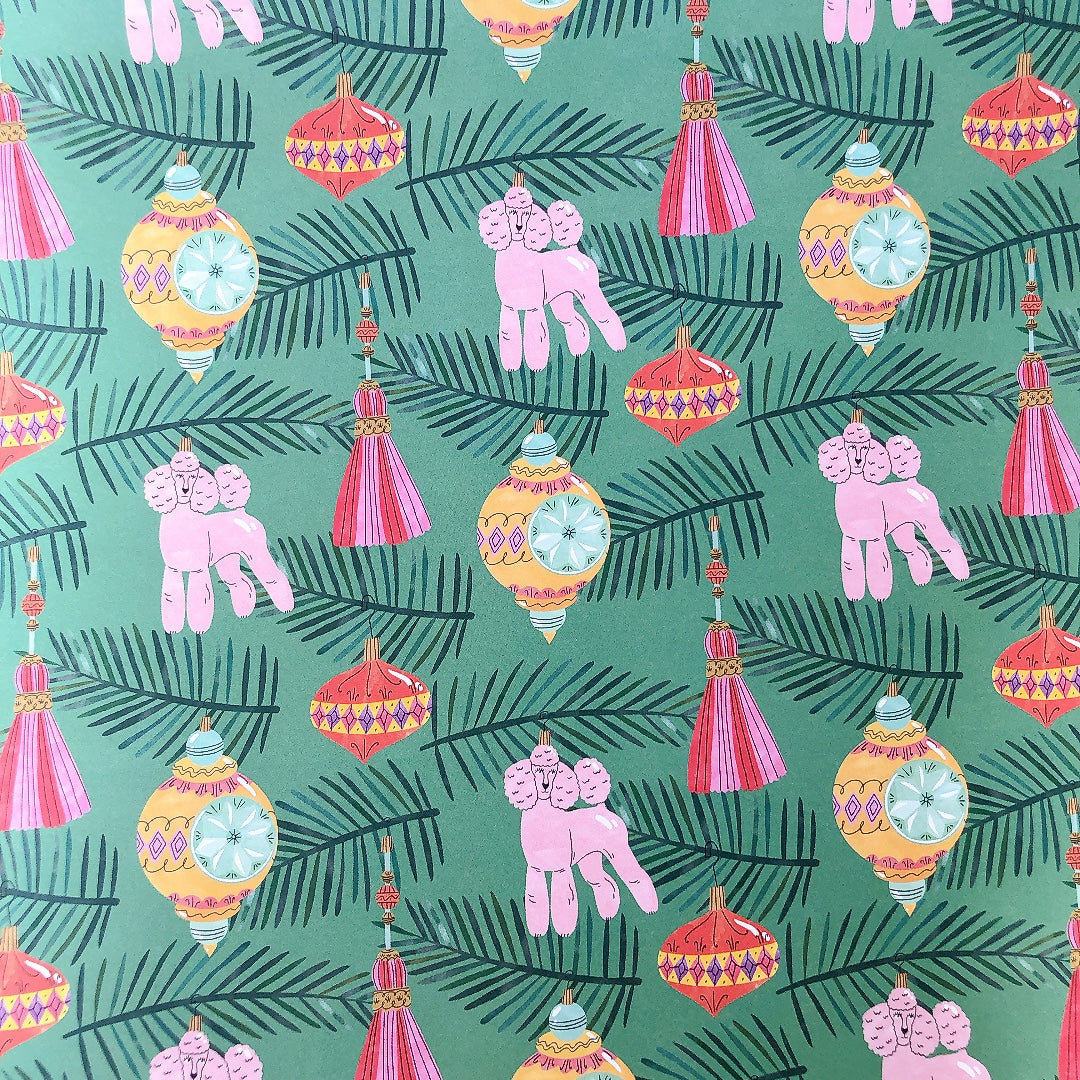 クリスマスラッピング  オーナメントとプードル柄